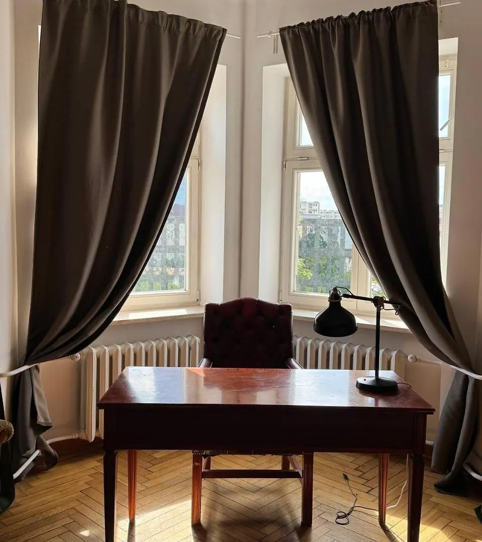 Konukevi Citystay Chmielna Varşova