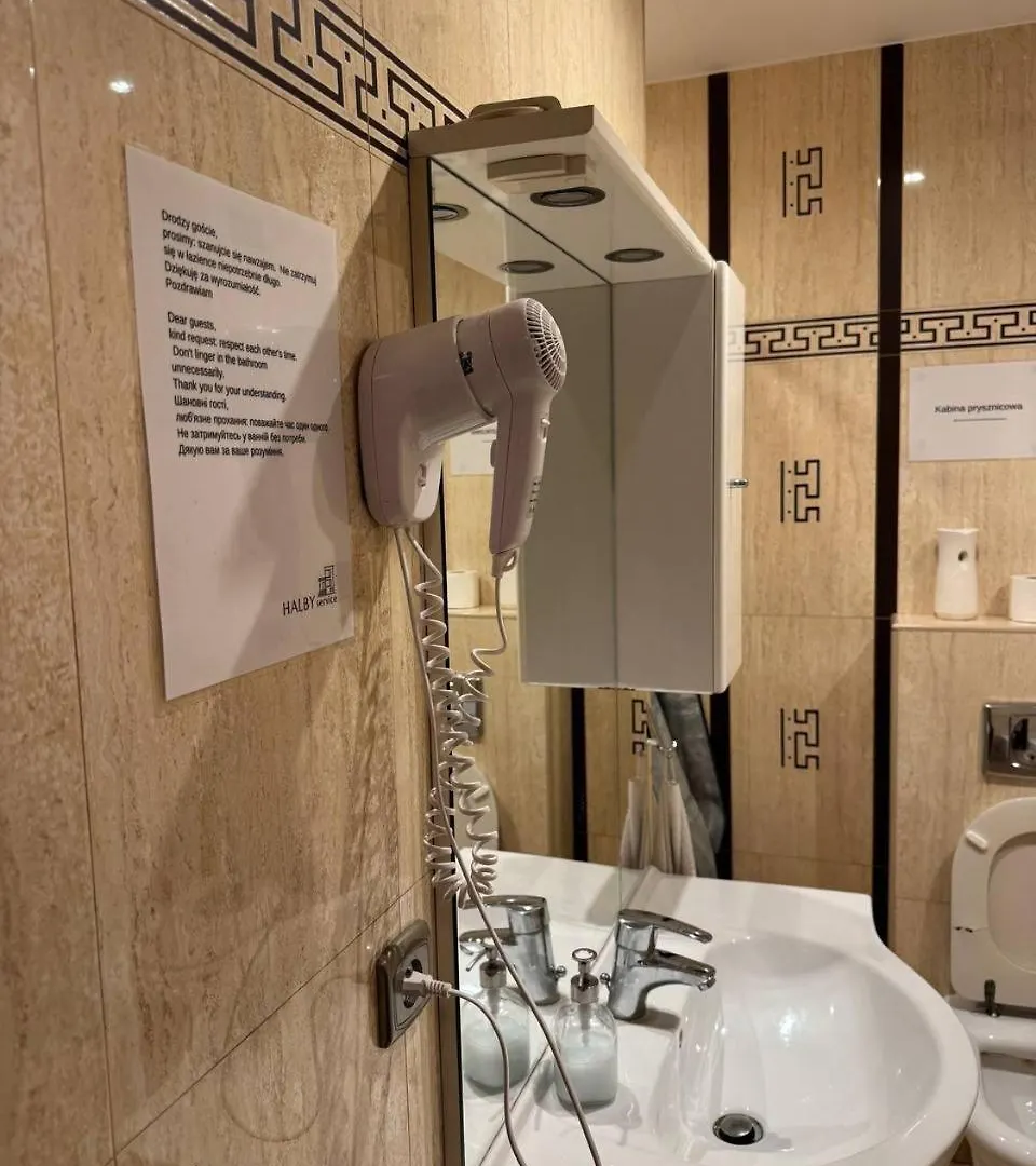 Konukevi Citystay Chmielna Varşova