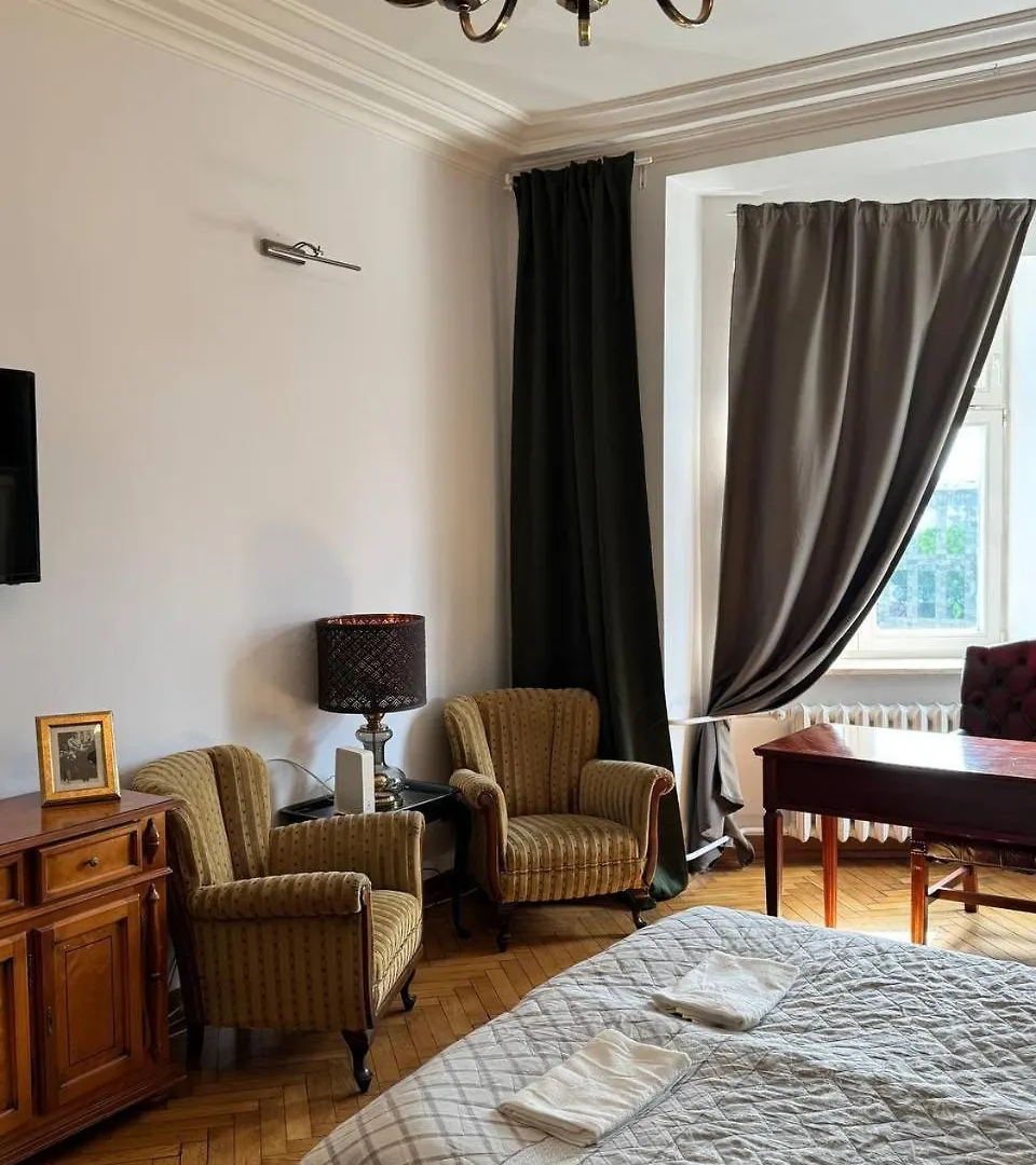 Konukevi Citystay Chmielna Varşova